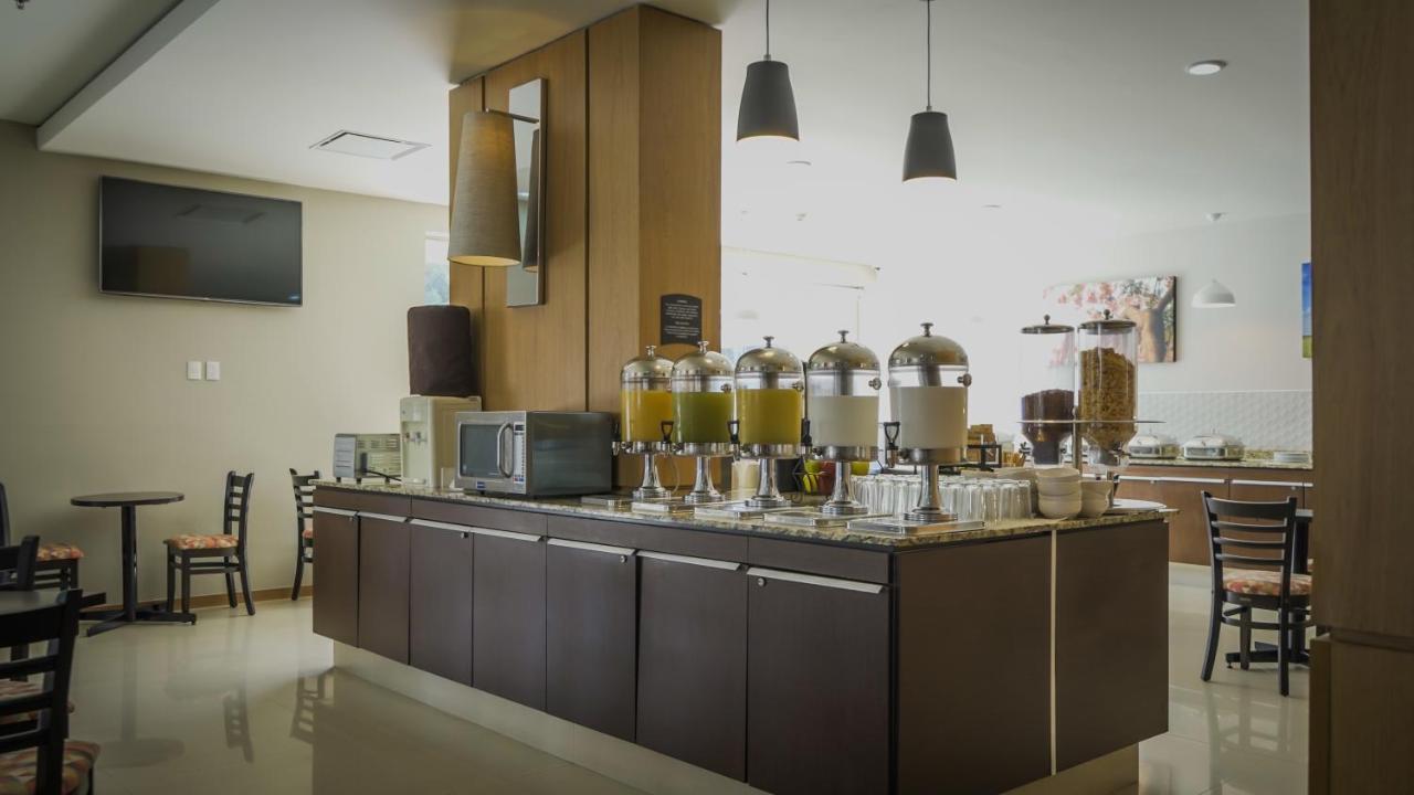 Staybridge Suites Guadalajara Expo By Ihg Zapopan Buitenkant foto